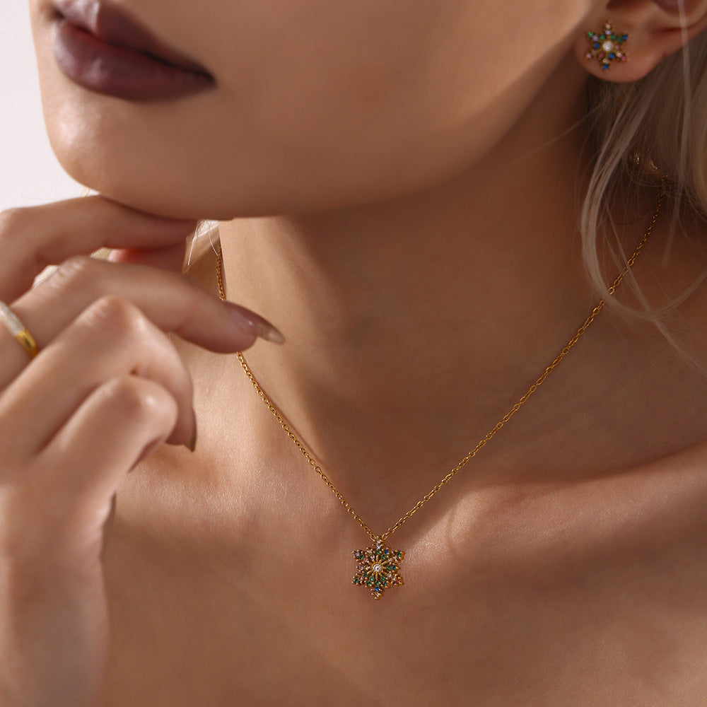 18K Gold-Plated Stainless Steel Snowflake Necklace with Zircon Accents - Brillare Bijou
