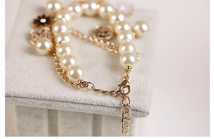Pearl Blossom Bracelet – Timeless Elegance with Floral Charm - Brillare Bijou
