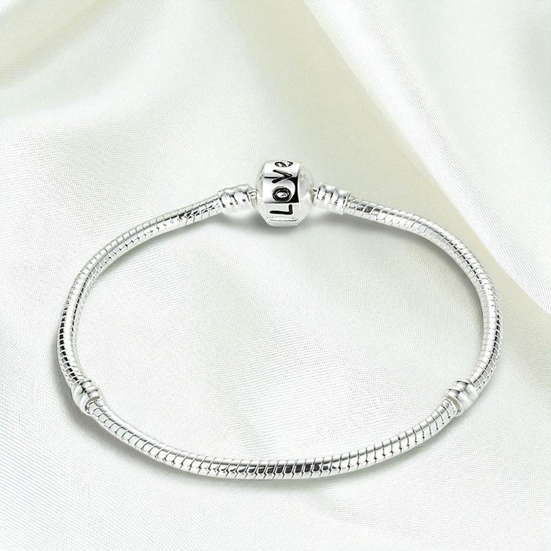 Unisex Signature Clasp Sleek Silver Bracelet - Brillare Bijou