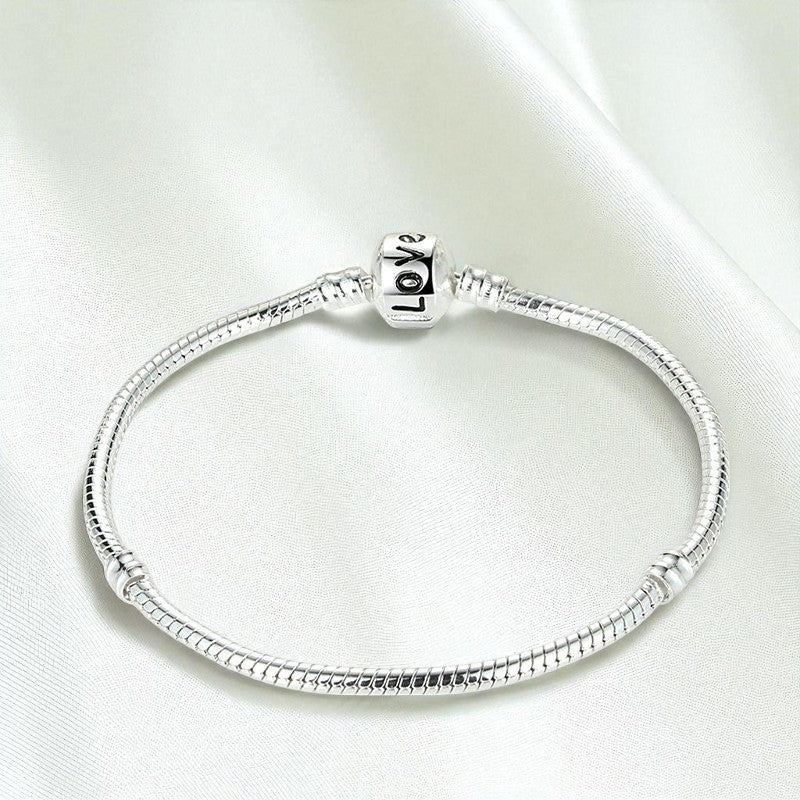 Unisex Signature Clasp Sleek Silver Bracelet - Brillare Bijou