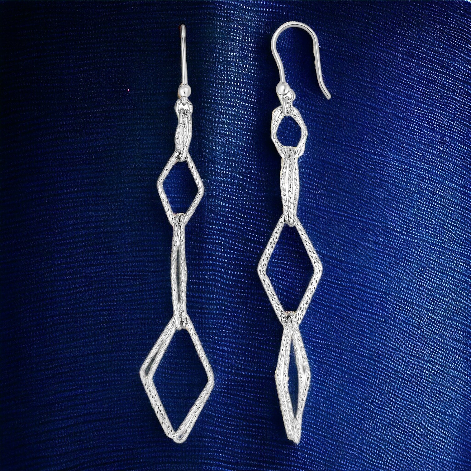 Add A Stylish Touch To Any Outfit With The Textured Interlocking Diamond Motif 925 Sterling Silver Earrings, Look Trendy And Unique. - Brillare Bijou