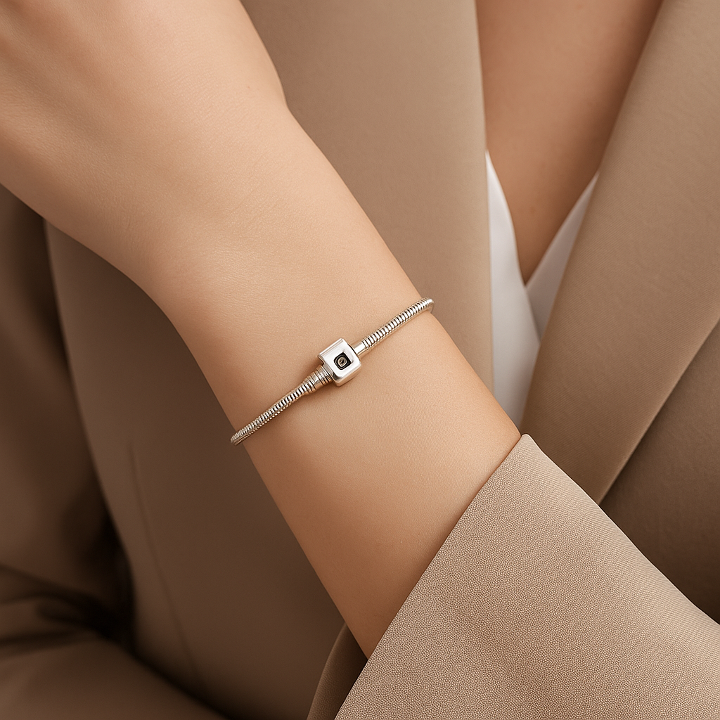 Unisex Signature Clasp Sleek Silver Bracelet - Brillare Bijou
