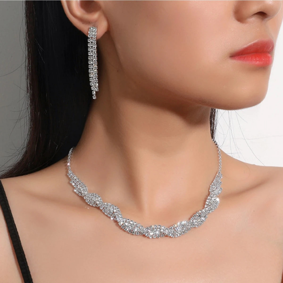 4-piece fashionable women's jewelry set with claw chains, rhinestones, necklaces, earrings, bracelets, gorgeous jewelry accessor - Brillare Bijou