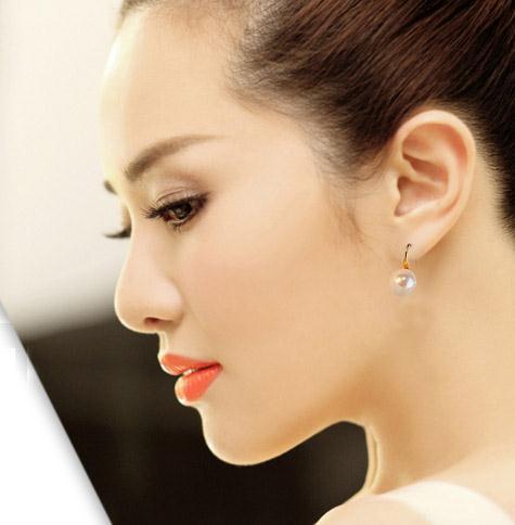 Modern Pearl Glow Earrings – 18K Gold-Plated Studs for Everyday Elegance - Brillare Bijou