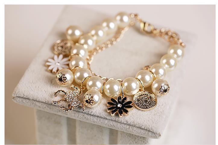 Pearl Blossom Bracelet – Timeless Elegance with Floral Charm - Brillare Bijou
